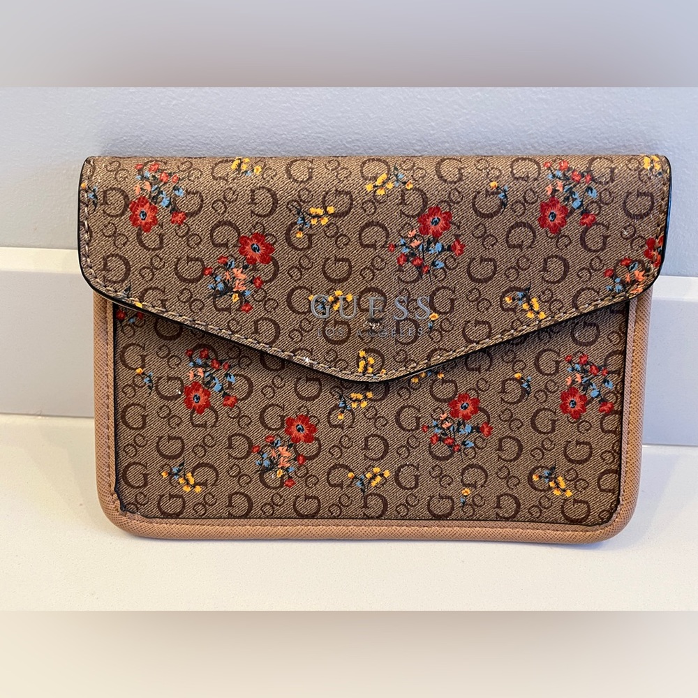 Women’s guess under arm purse clutch tan floral